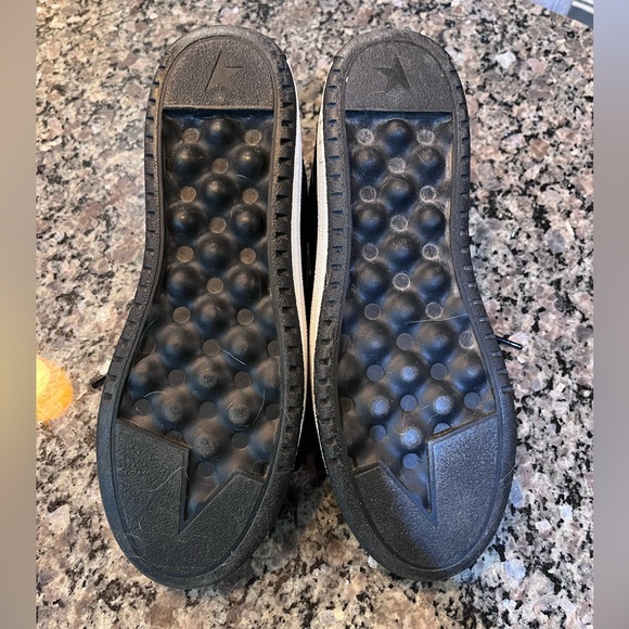 Golden Goose Black Leather YEAH Sneakers with White Trim - Picture 4 of 12